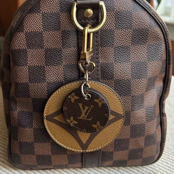 LOUIS VUITTON Monogram Reverse Key Holder And Bag Charm Brown - Picture 6 of 12